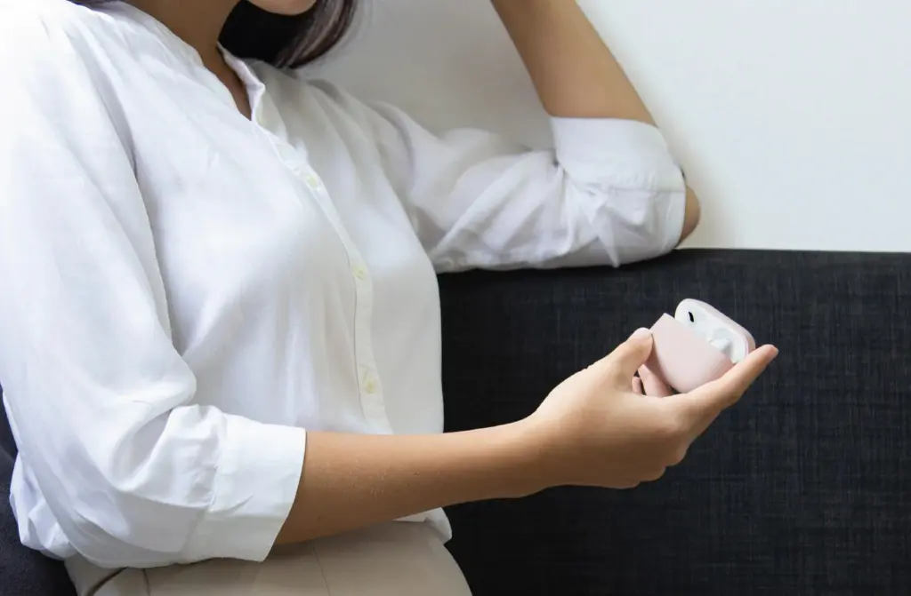 imgi_23_Lino_AirPods_Pro_3_WebDeck-01.webp