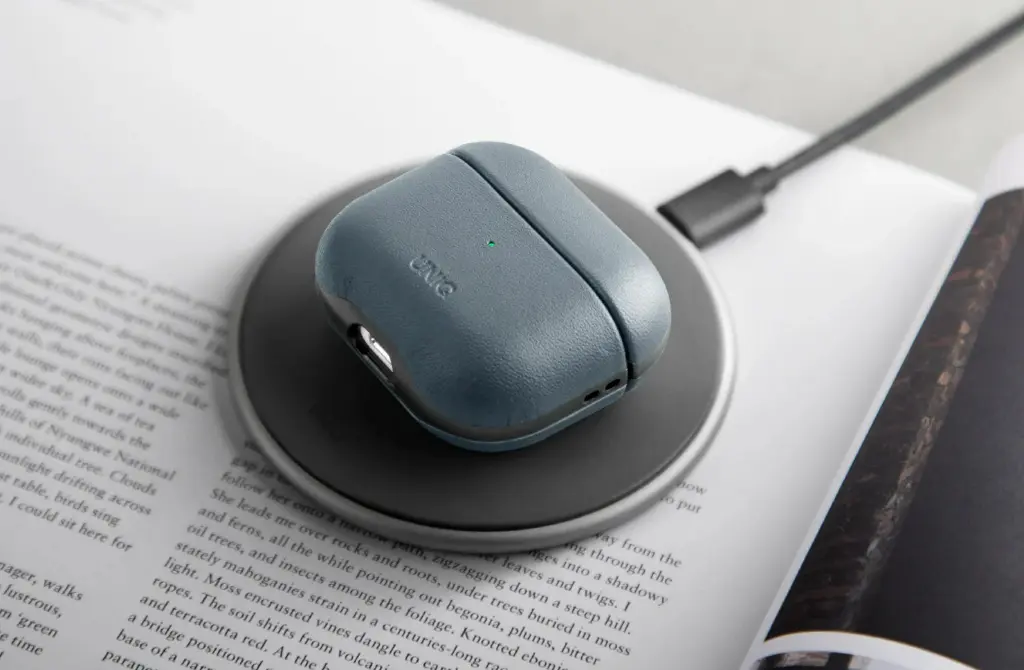 imgi_17_Lyden_DS-AirPods_Pro_2-Web_Deck__02_100Dpi.webp
