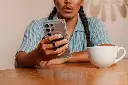 imgi_17_UAG24_Lifestyle_Encinitas_S24-ACX_Kai-Rachel-Jussi_RingStand-126.webp