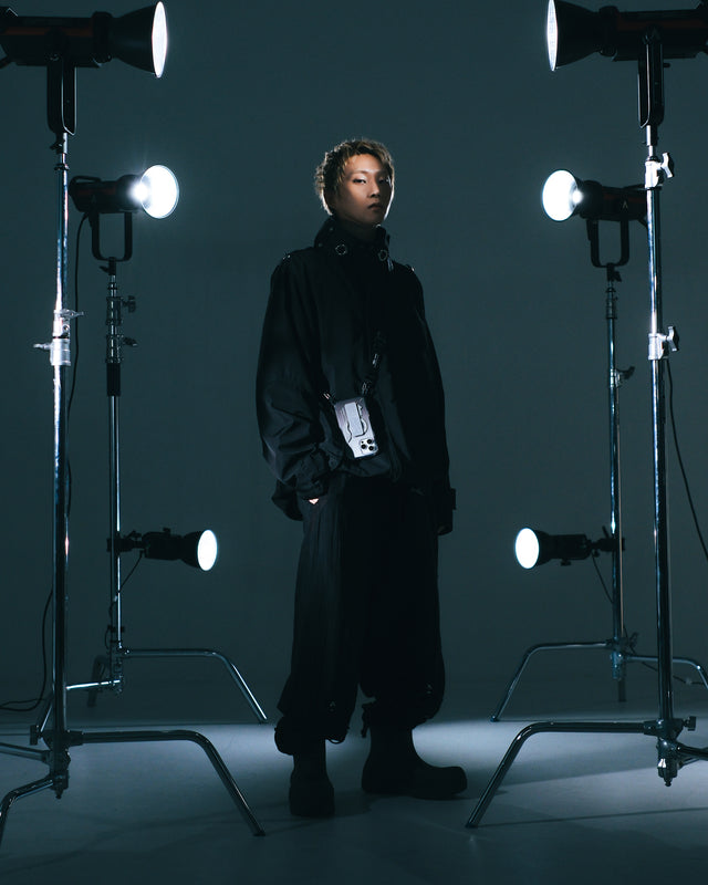 SkinArma Helio MagSafe Case With Grip Stand for iPhone 16 Pro - Black