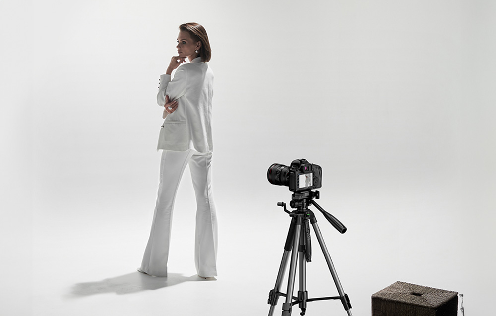 UGREEN Professional Tripod for Phone & Camera LP661