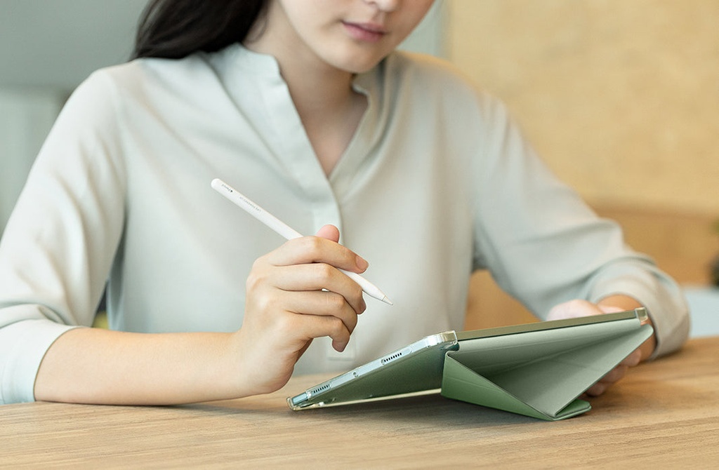 Ultra slim and light Y-fold 3 Viewing Orientations- Landscape, portrait and typing orientation. Inner micro-fiber.