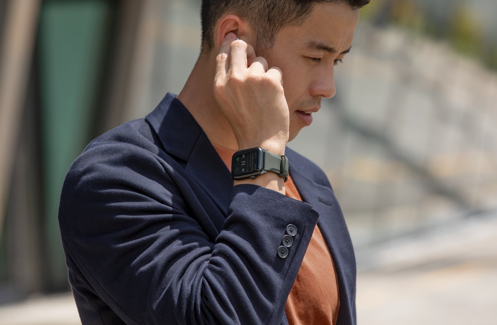 Uniq Linus Airosoft Silicone Strap For Apple Watch 45/44/42 mm - Midnight Black 