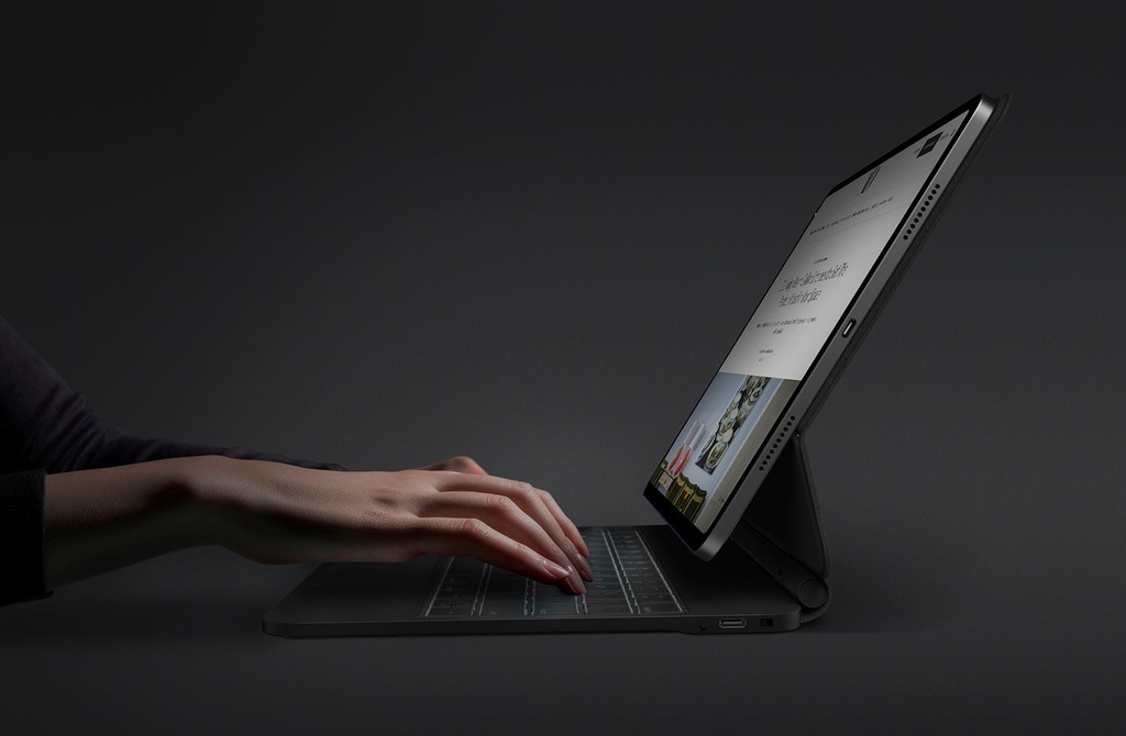 Uniq Venno Smart Keyboard folio for iPad Pro 11" - Ebony Black